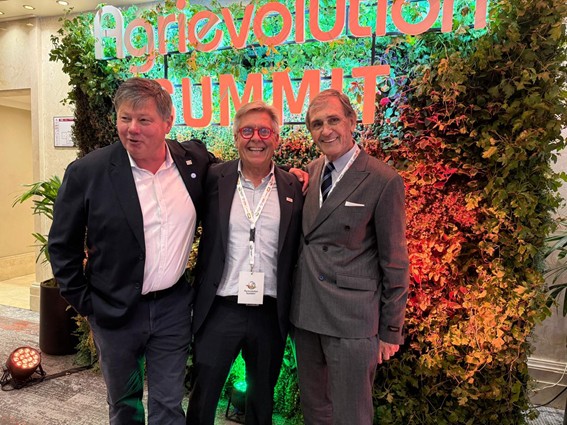 Carlos Castellani y Nestor Cestari junto a Martin Schvartzman CEO de EXPONENCIAR